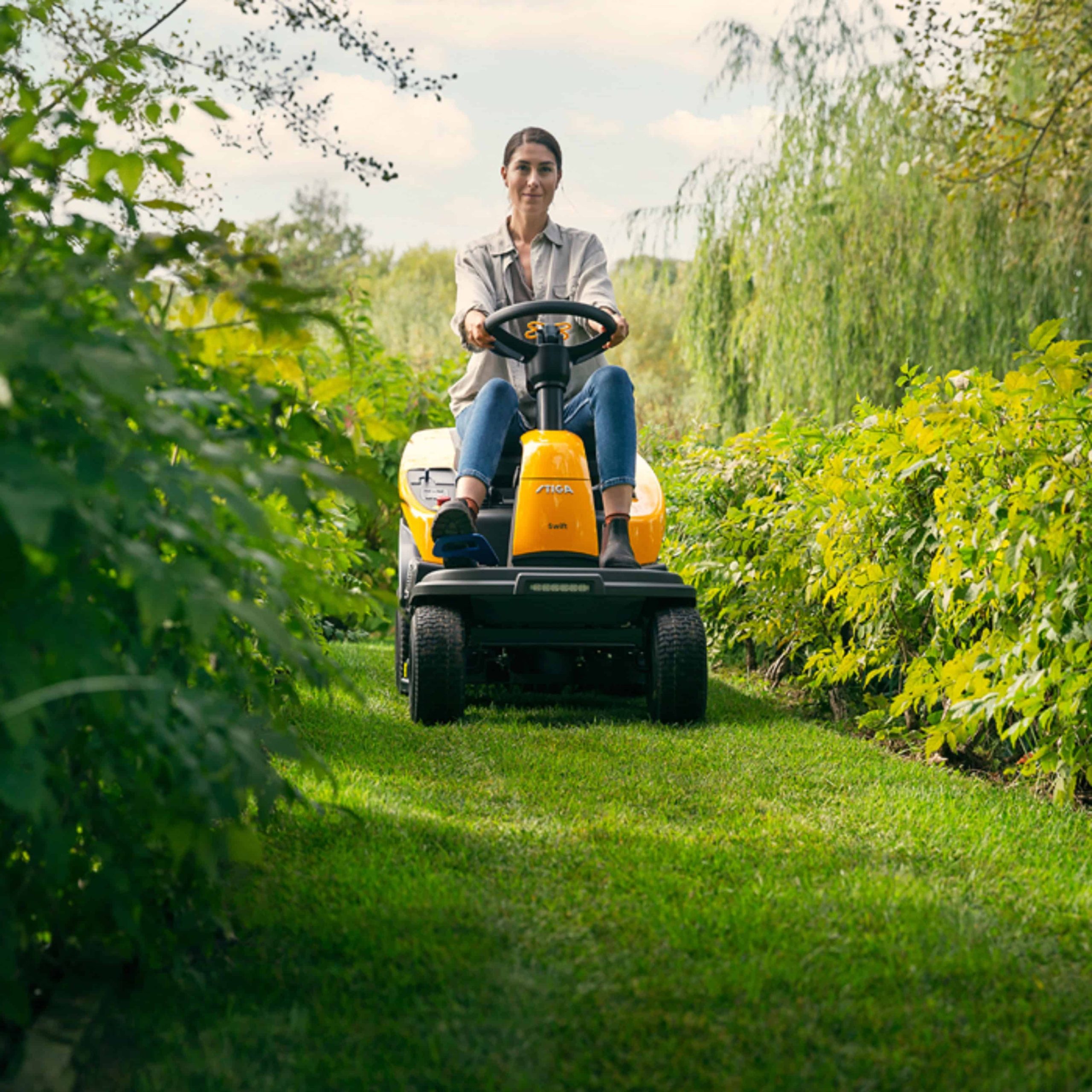 Stiga Swift 372 E Compact Mini Battery Powered Garden Tractor