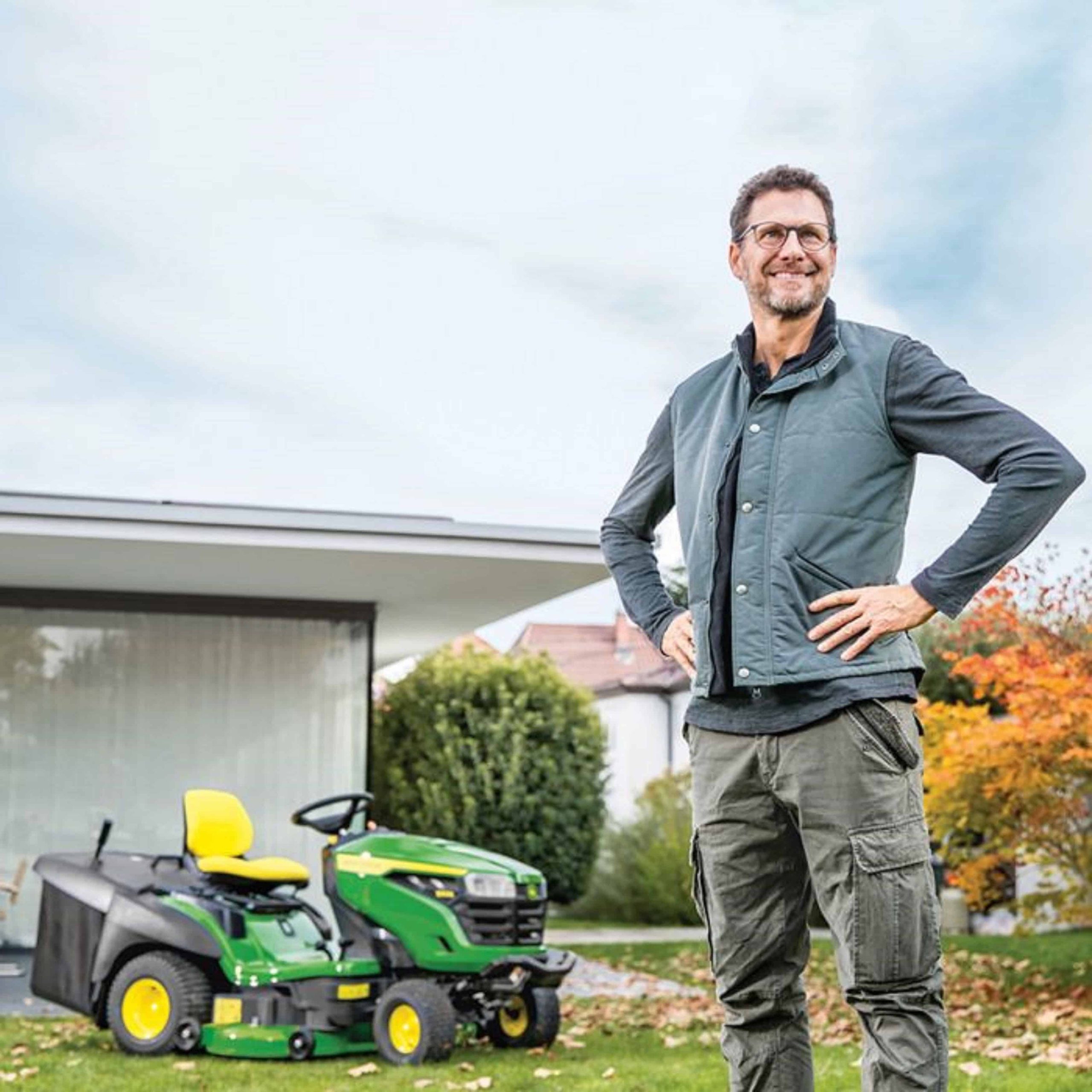 John Deere X167R 42″ Ultimate Automatic Garden Lawn Tractor