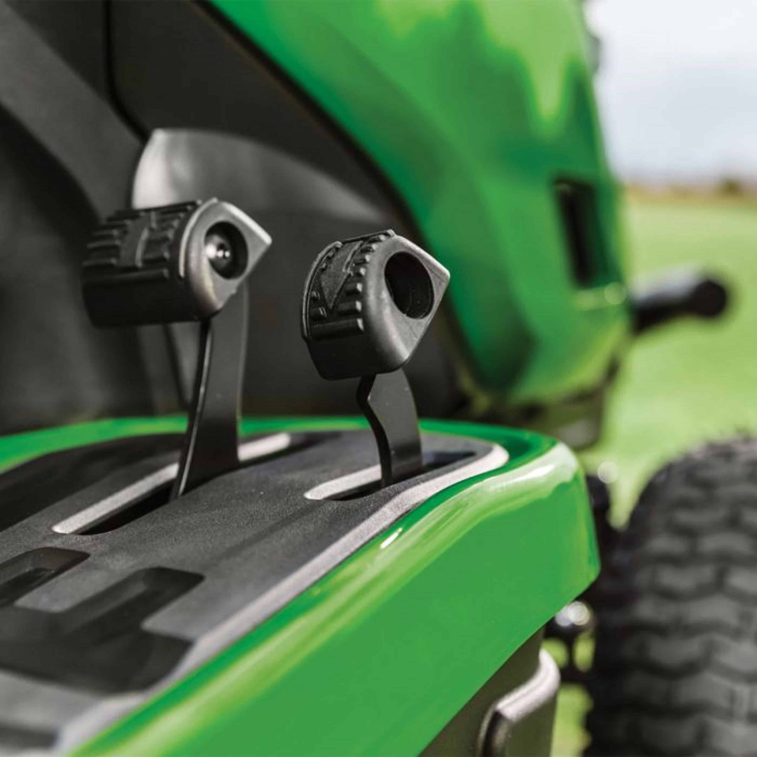 John Deere X167 48″ Best For Medium Size Garden Petrol Lawn Tractor