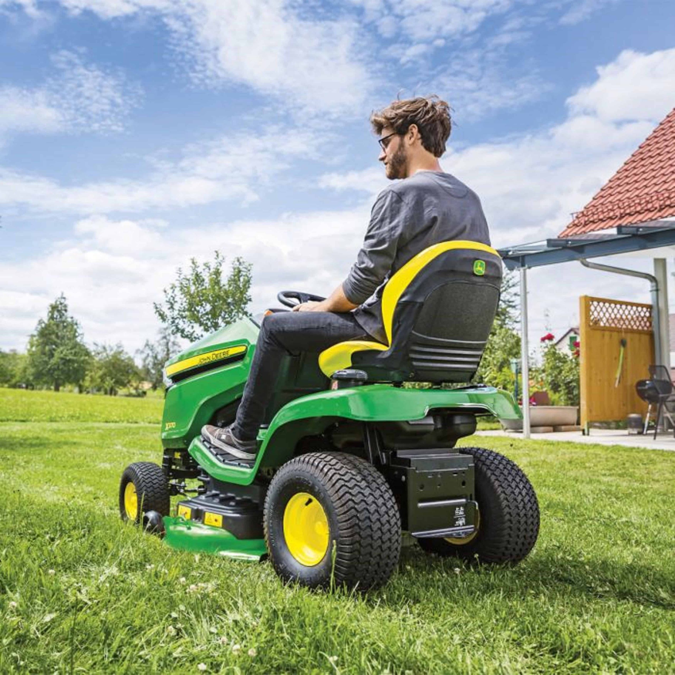 John Deere X370 42′ & 48′ Powerful Midsize Garden Ride On Mower
