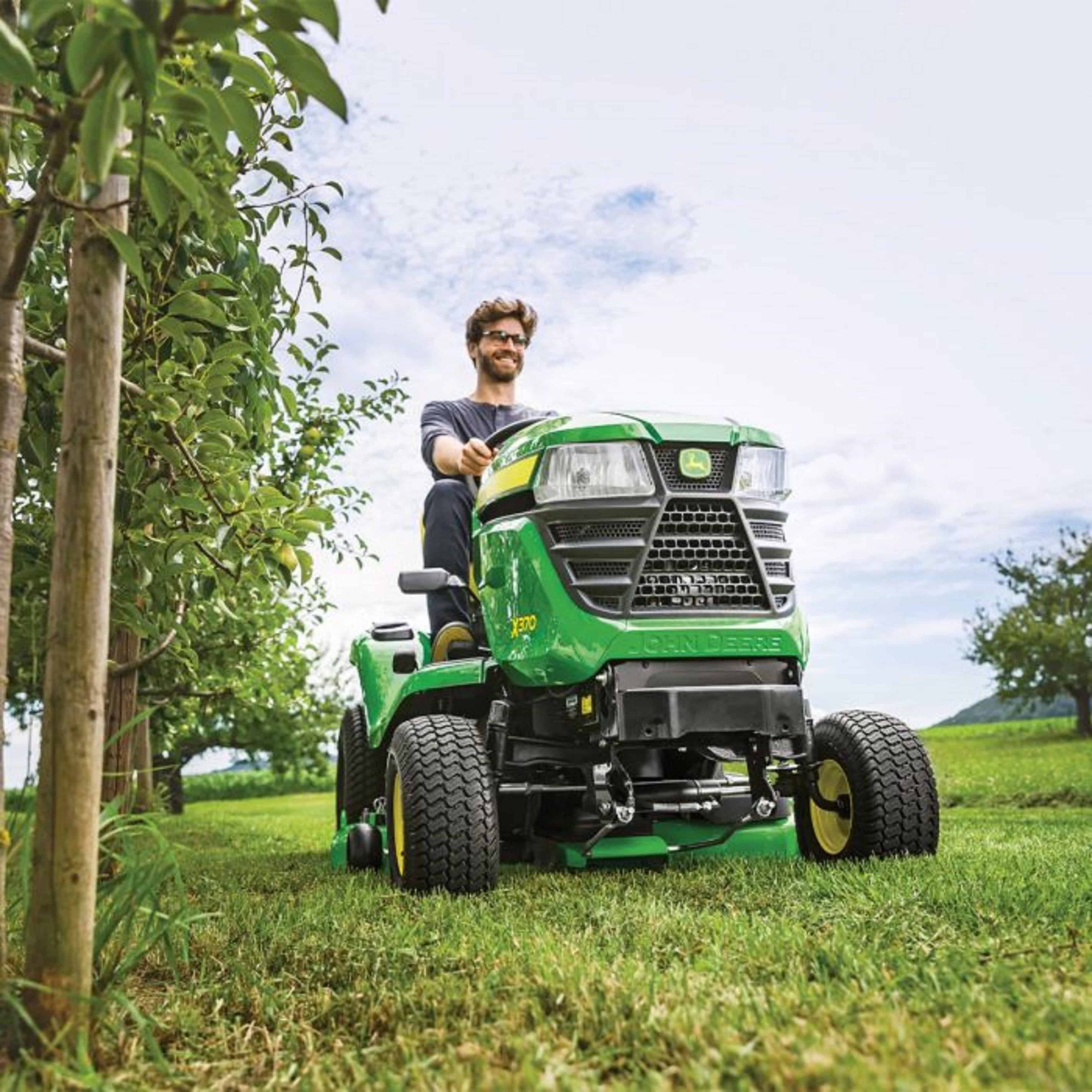 John Deere X370 42′ & 48′ Powerful Midsize Garden Ride On Mower