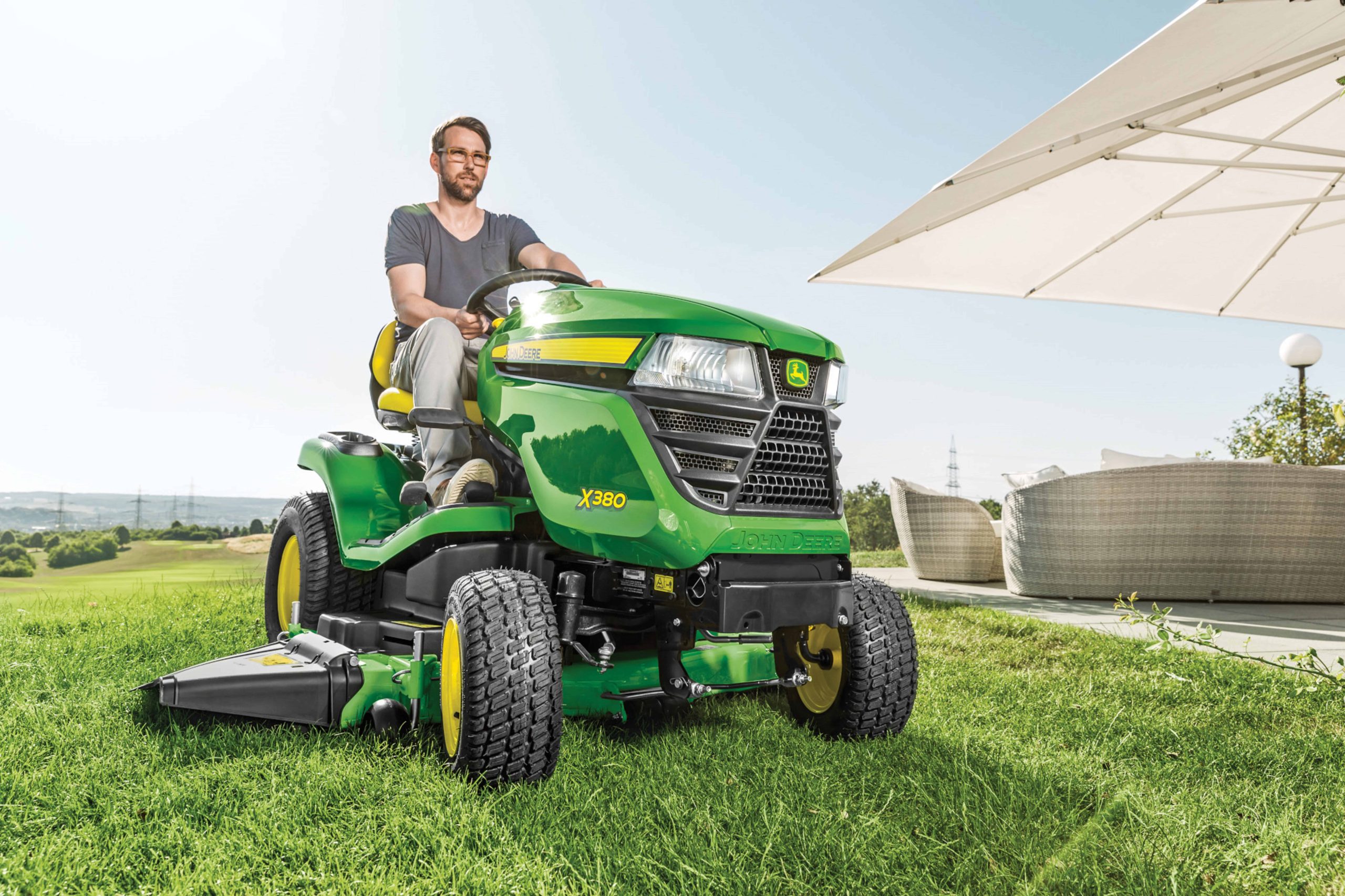 John Deere X380 Smooth-Running Garden Ride On Mower