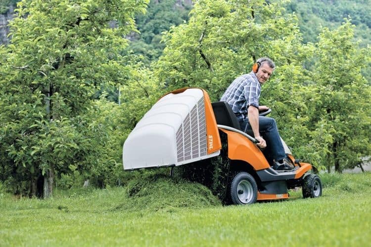 STIHL RT4082 Compact  Robust Comfortable 31.5″ Garden Ride On Lawnmower